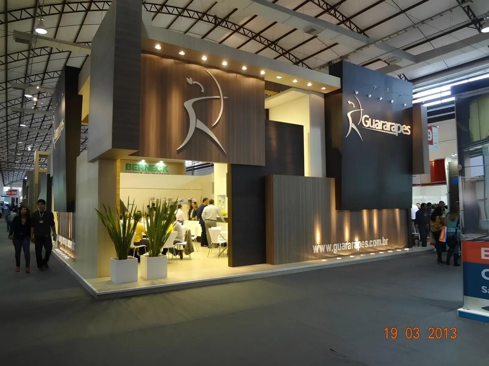 Stand personalizado montado pela DL Feiras e Eventos — projeto 2199