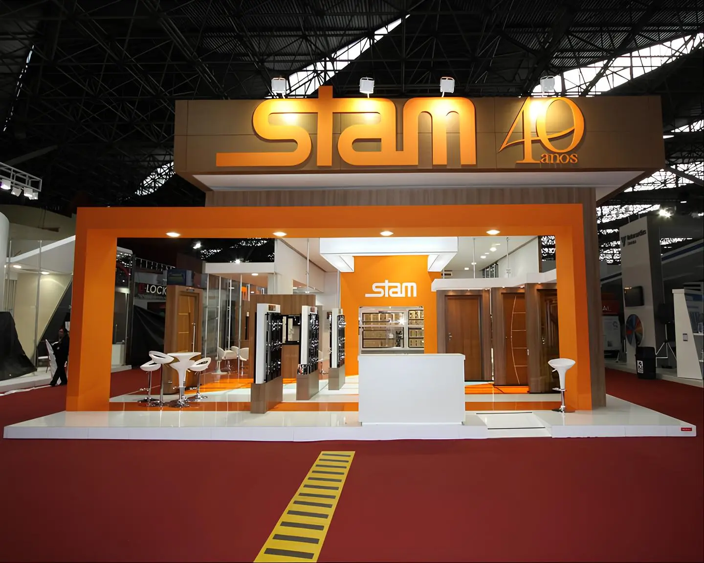 Stand personalizado montado pela DL Feiras e Eventos — projeto 2184