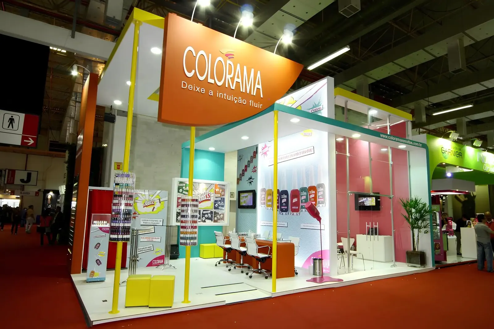 Stand personalizado montado pela DL Feiras e Eventos — projeto 2211