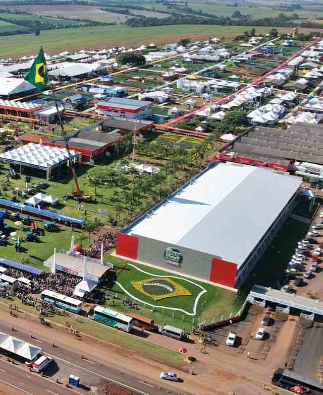 Stand montado pela DL Feiras e Eventos na Fenasucro & Agrocana em Sertãozinho/SP — estrutura completa montada no pavilhão