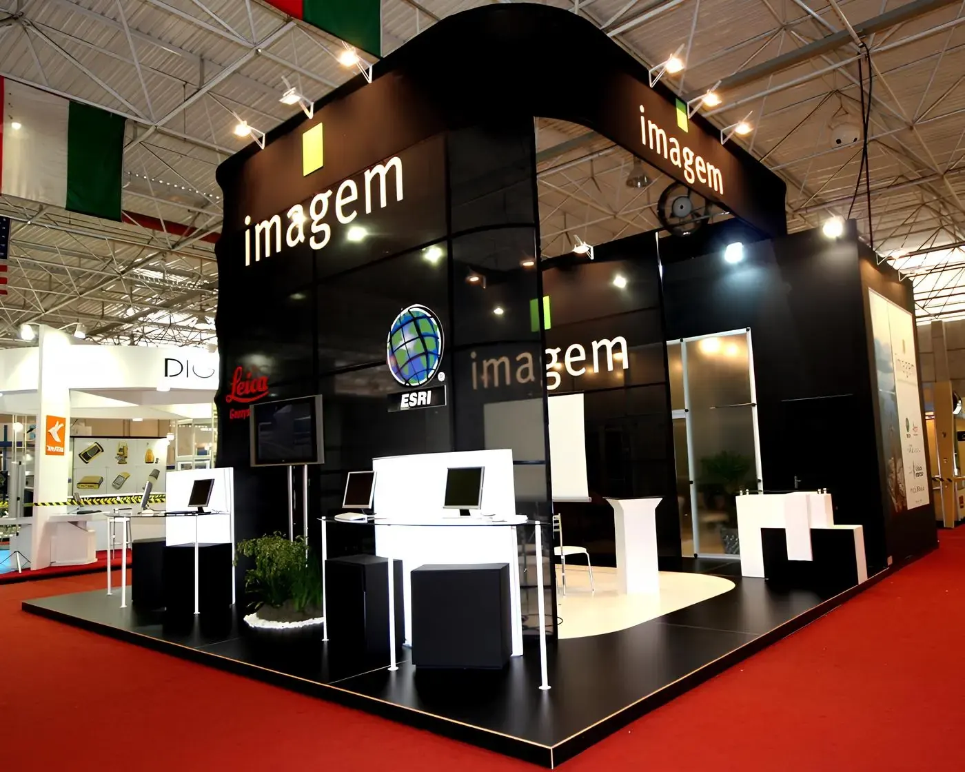 Stand personalizado montado pela DL Feiras e Eventos — projeto 2183